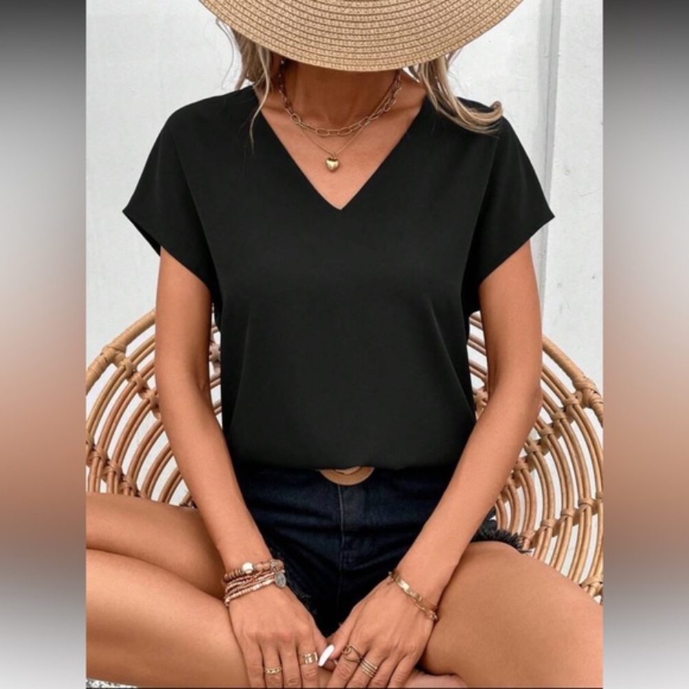 SHEIN || NWT Frenchy Women Metal V Neck Blouse (S)